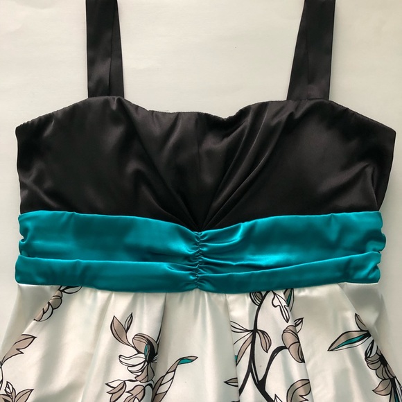 LE CHATEAU Semi-Formal Floral A-line Dress Size L with Pockets - Picture 8 of 13